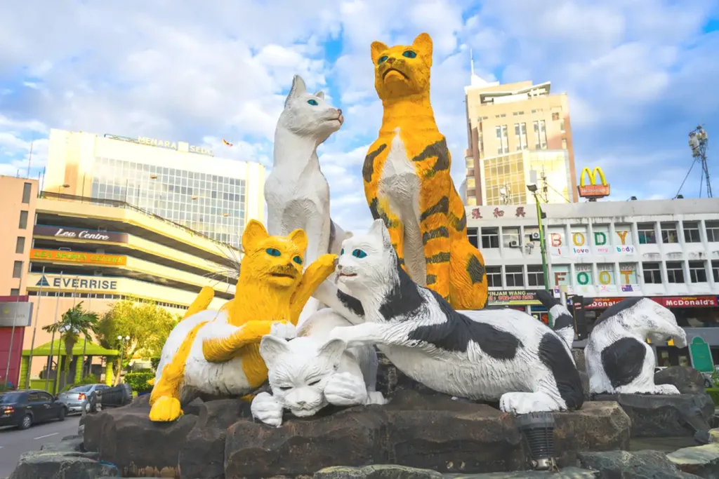 Cat statue - omalaysia