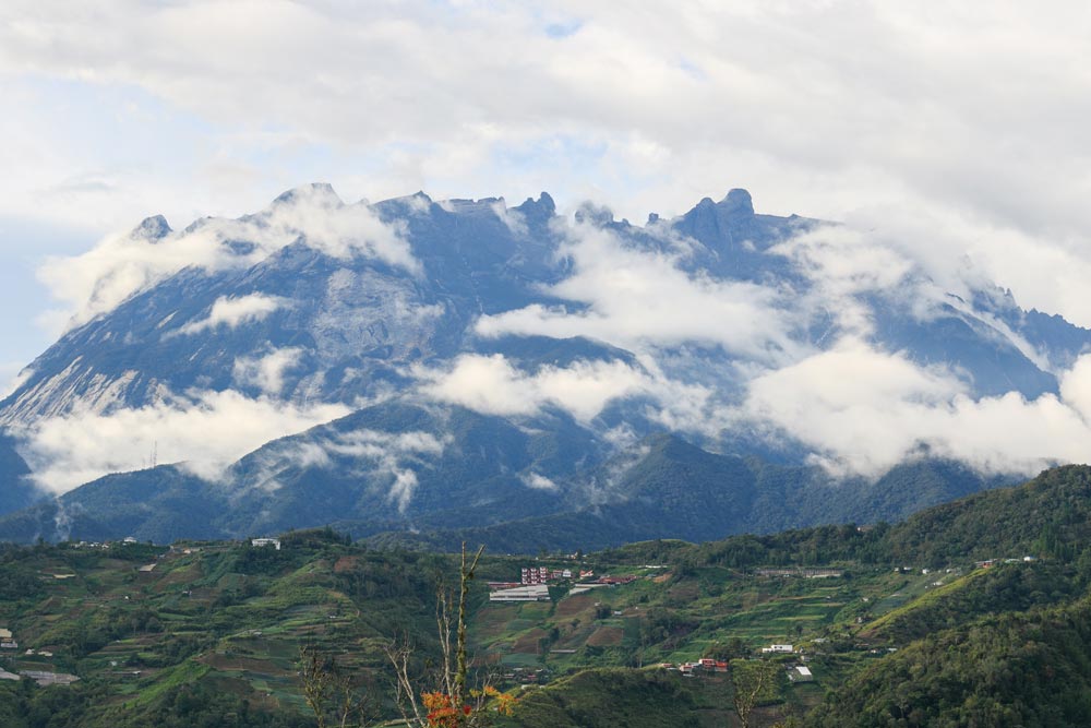 Mount kinabalu view from kundasang sabah - omalaysia